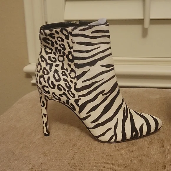 Guess Calf Skin Ankle Booties .Size 6 🔥🆕 - Picture 2 of 8